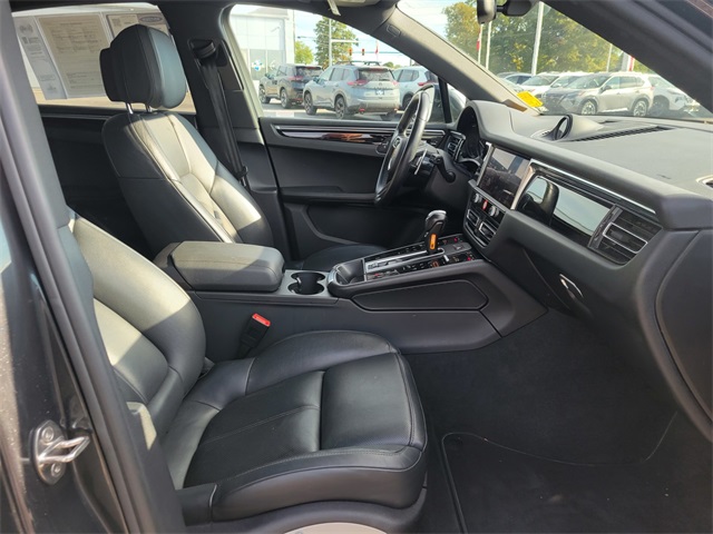 2023 Porsche Macan T photo 16