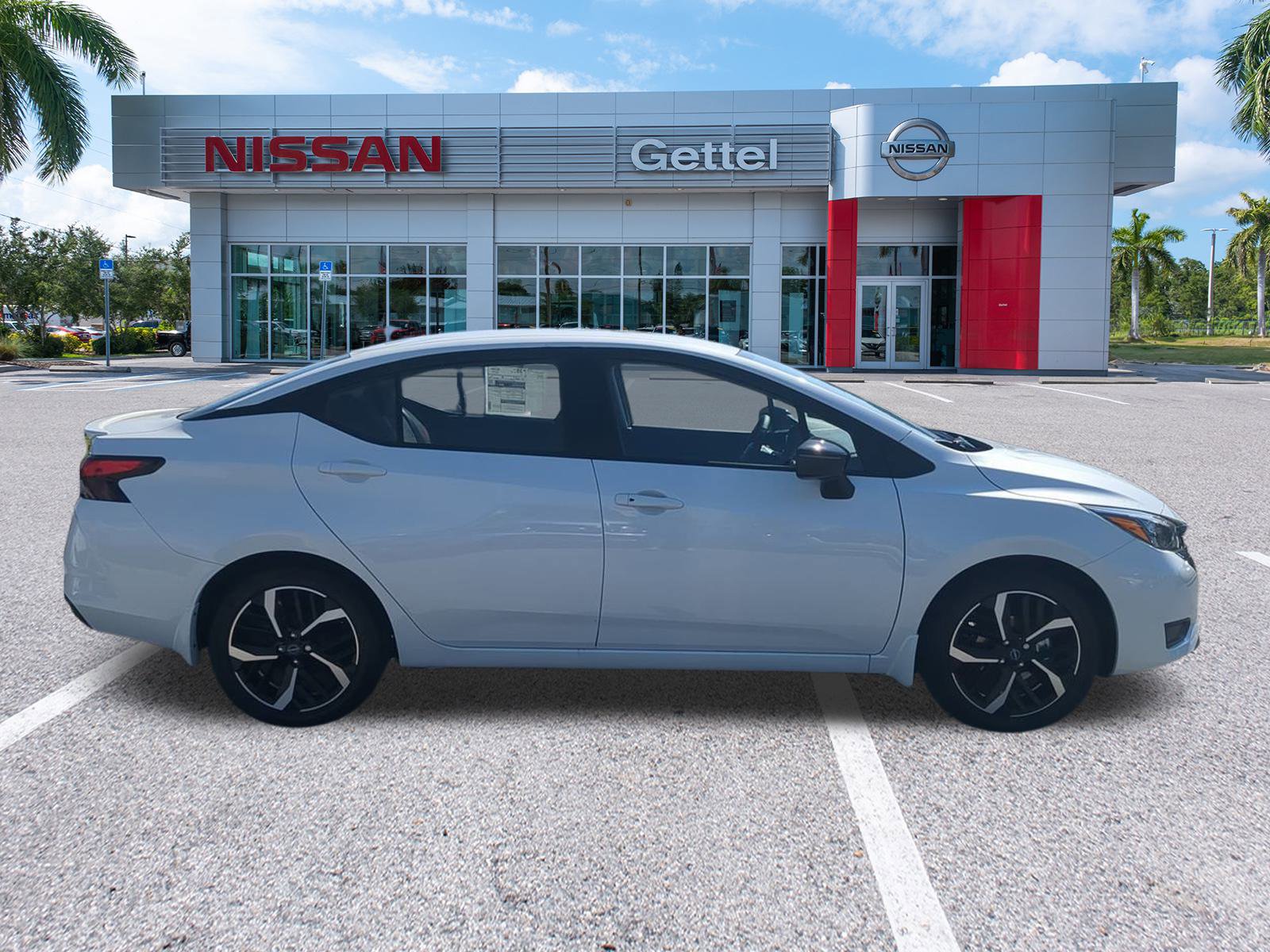 2025 Nissan Versa SR photo 3