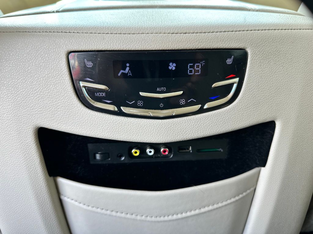 2016 Cadillac Escalade ESV Luxury photo 13