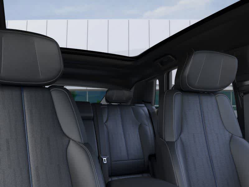 2025 Cadillac Lyriq Luxury photo 24