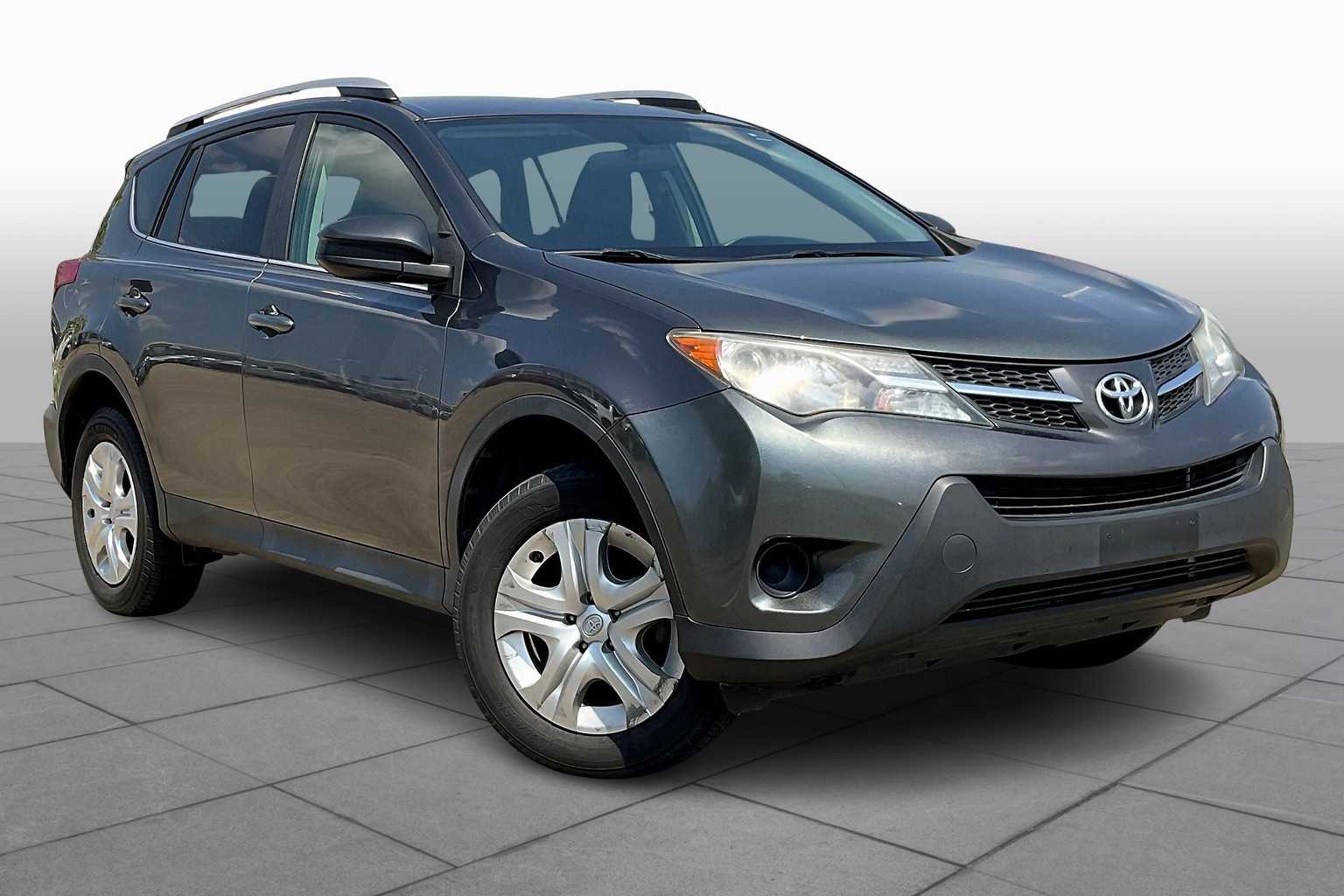 2015 Toyota RAV4 LE photo 2