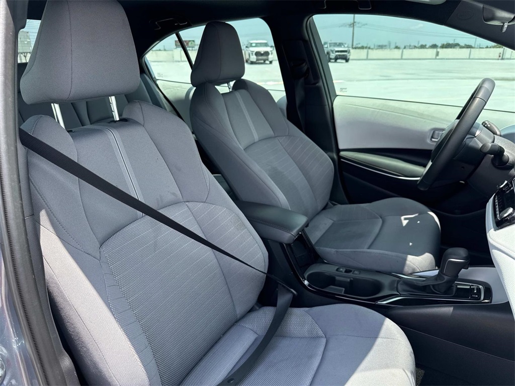 2025 Toyota Corolla SE photo 10