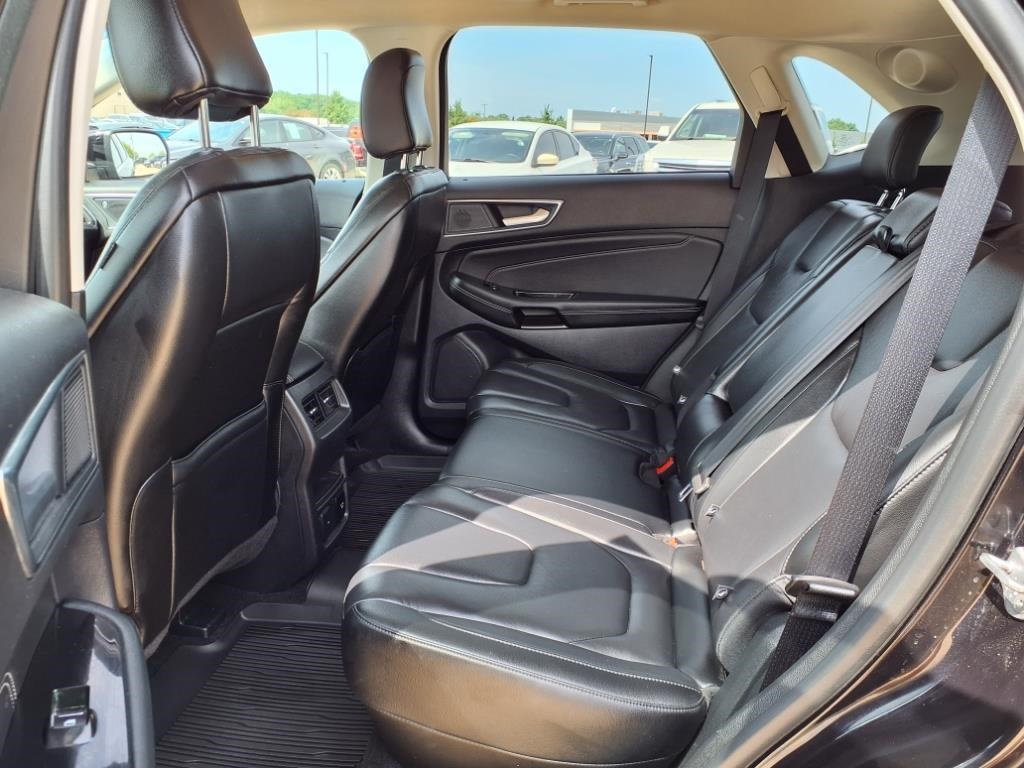 2020 Ford Edge Titanium photo 27