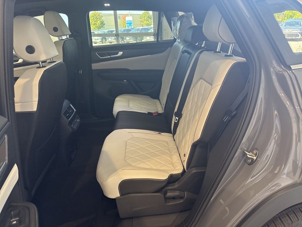 2026 Volkswagen Atlas Cross Sport SEL Premium R-Line photo 16