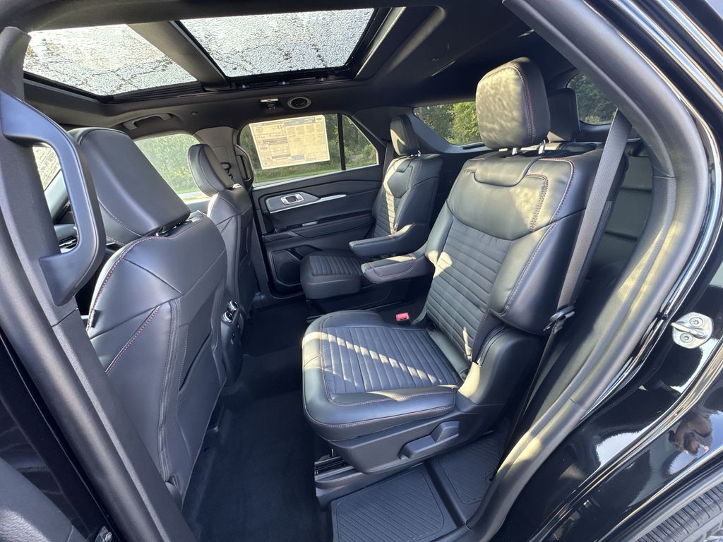 2025 Ford Explorer ST-Line photo 22