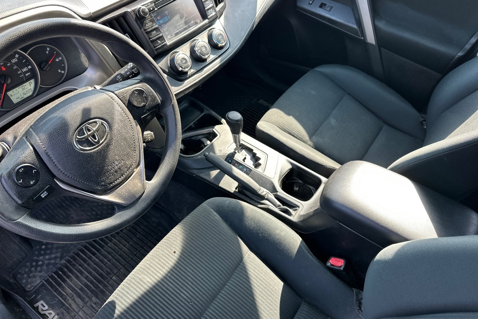 2016 Toyota RAV4 LE photo 5