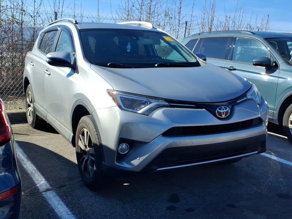 2018 Toyota RAV4 XLE's photo