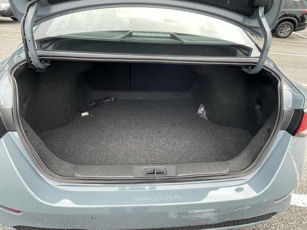 2025 Nissan Sentra SV photo 10