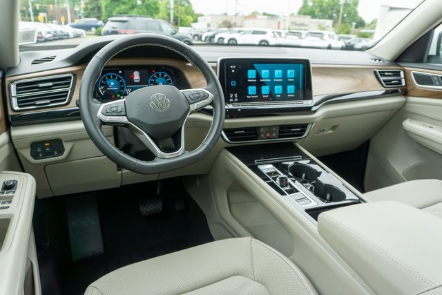 2024 Volkswagen Atlas SE Technology photo 13