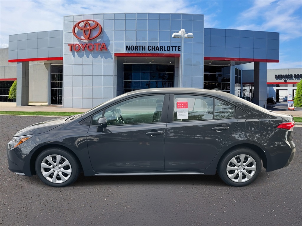 2025 Toyota Corolla LE photo 3