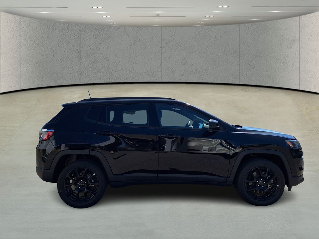 2026 Jeep Compass Latitude photo 2