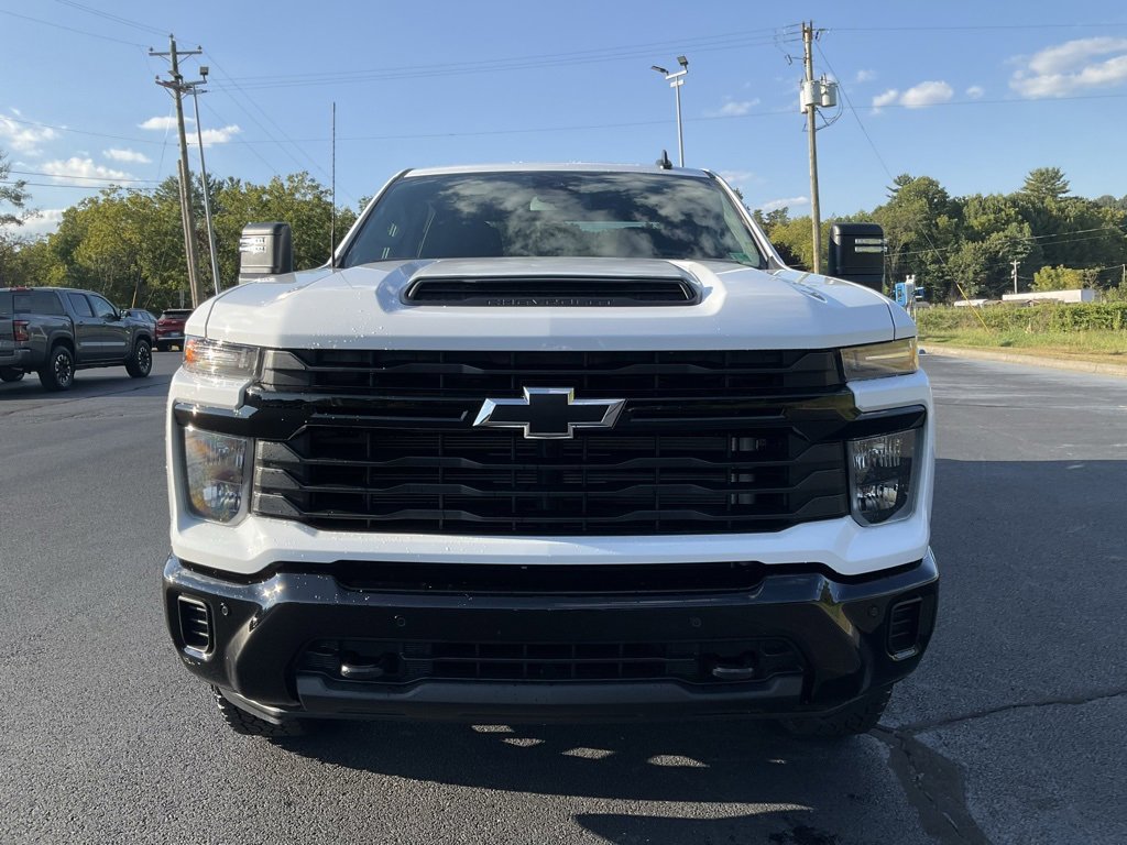 2025 Chevrolet Silverado 2500HD Custom photo 25