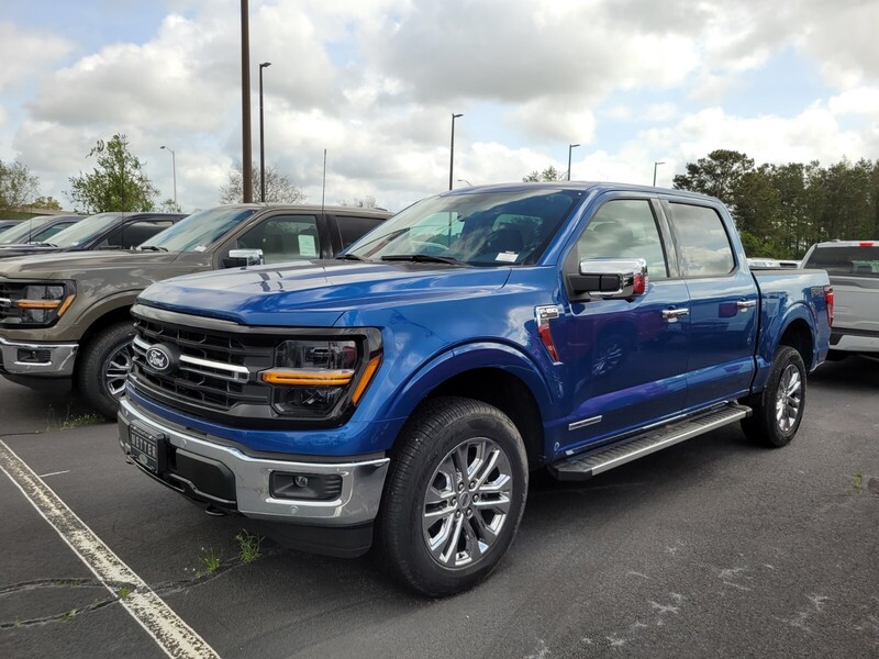 2025 Ford F-150 XLT photo 3