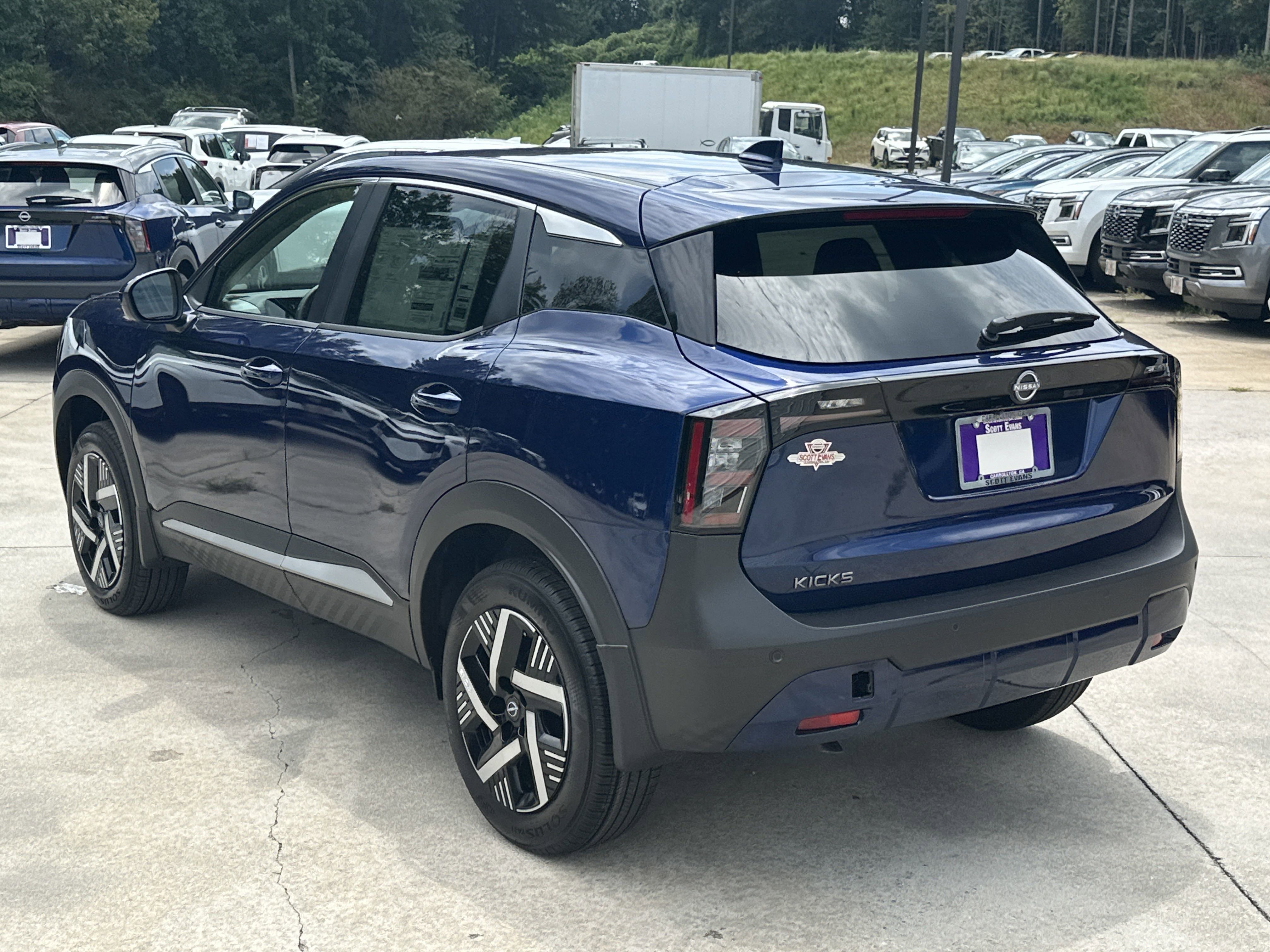 2025 Nissan Kicks SV photo 3