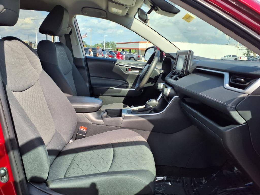 2021 Toyota RAV4 XLE photo 10