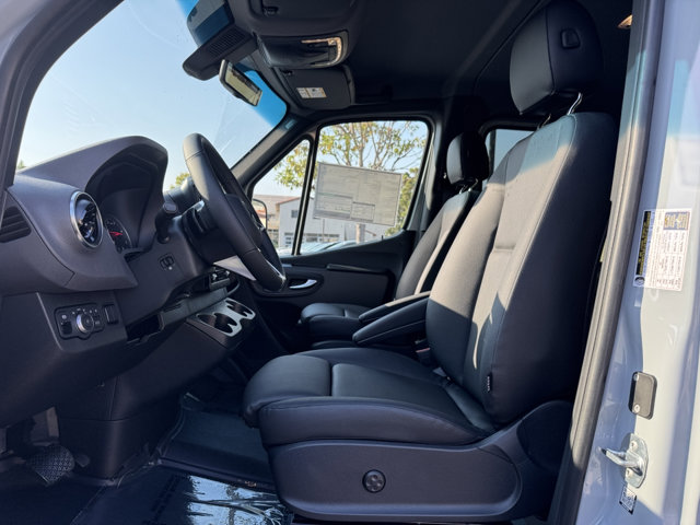 2025 Mercedes Benz Sprinter 2500 photo 2
