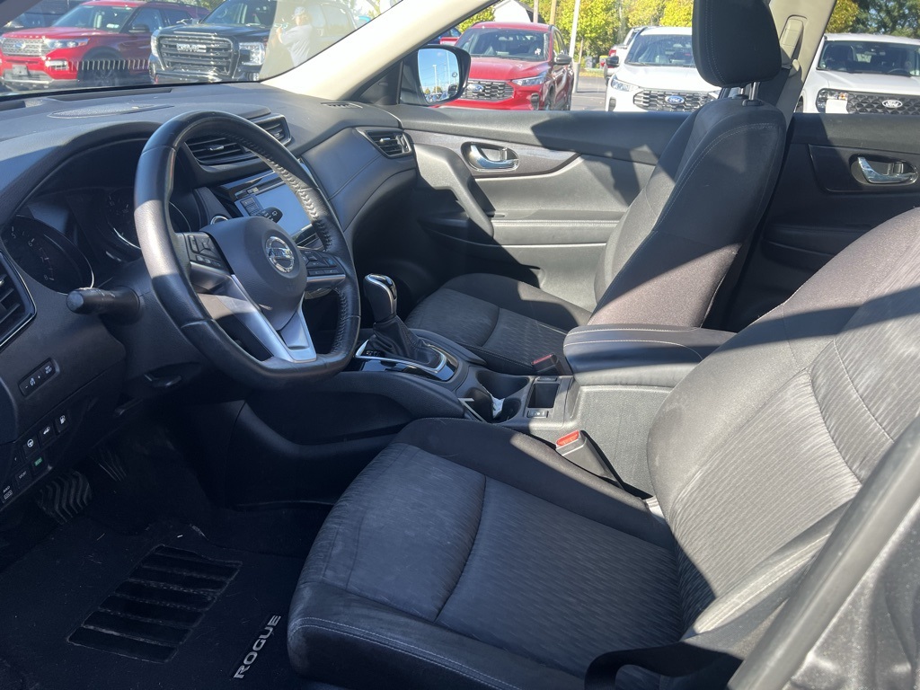 2019 Nissan Rogue SV photo 5