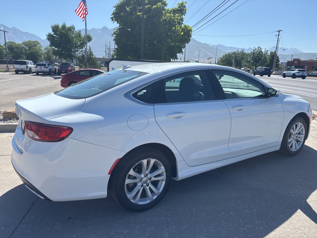 2016 Chrysler 200 Limited photo 4