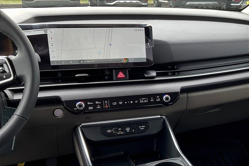 2026 Kia Carnival EX photo 3