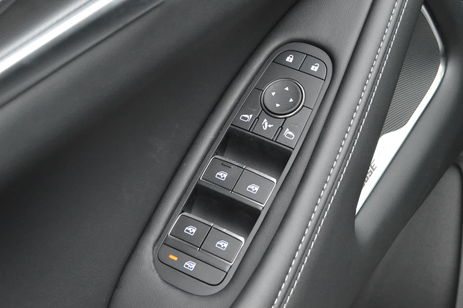 New 2025 Mineral Black INFINITI LUXE image 16