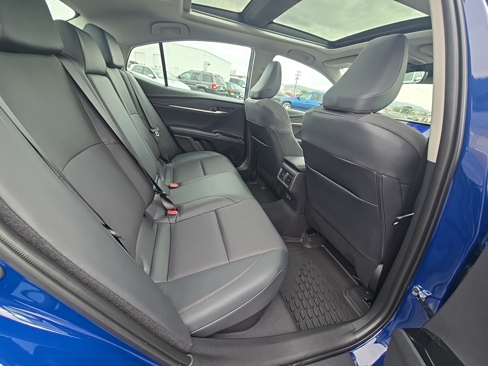 2025 Toyota Camry XLE photo 36