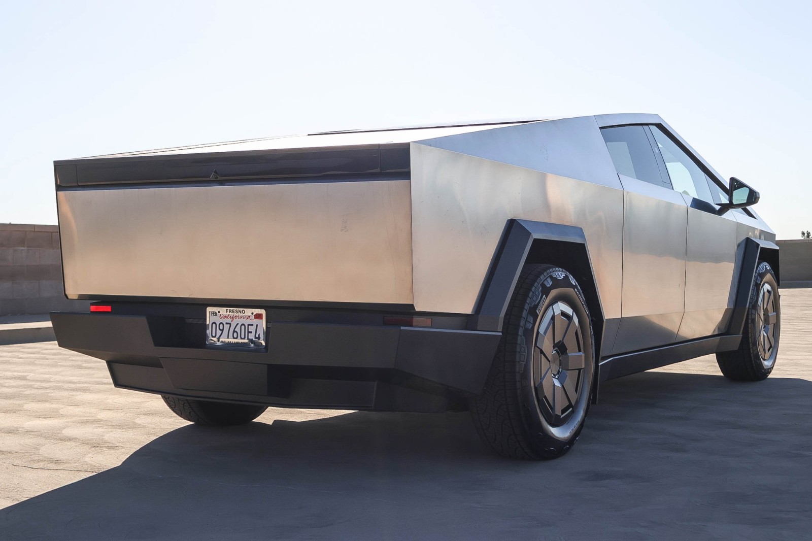 2025 Tesla Cybertruck photo 4