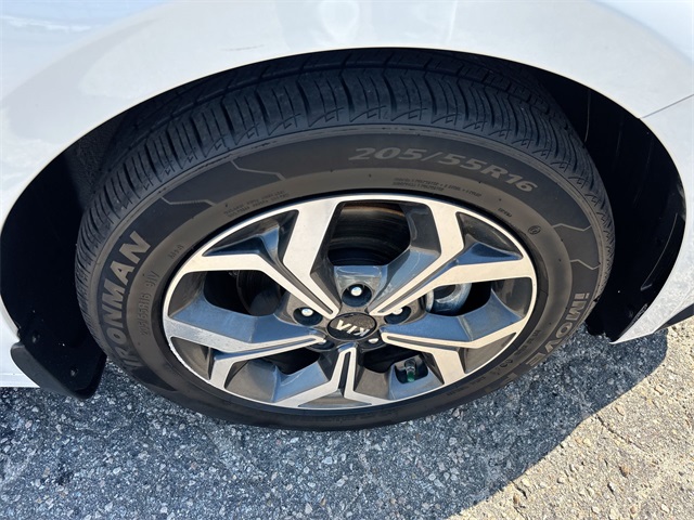 2021 Kia Forte LXS photo 11