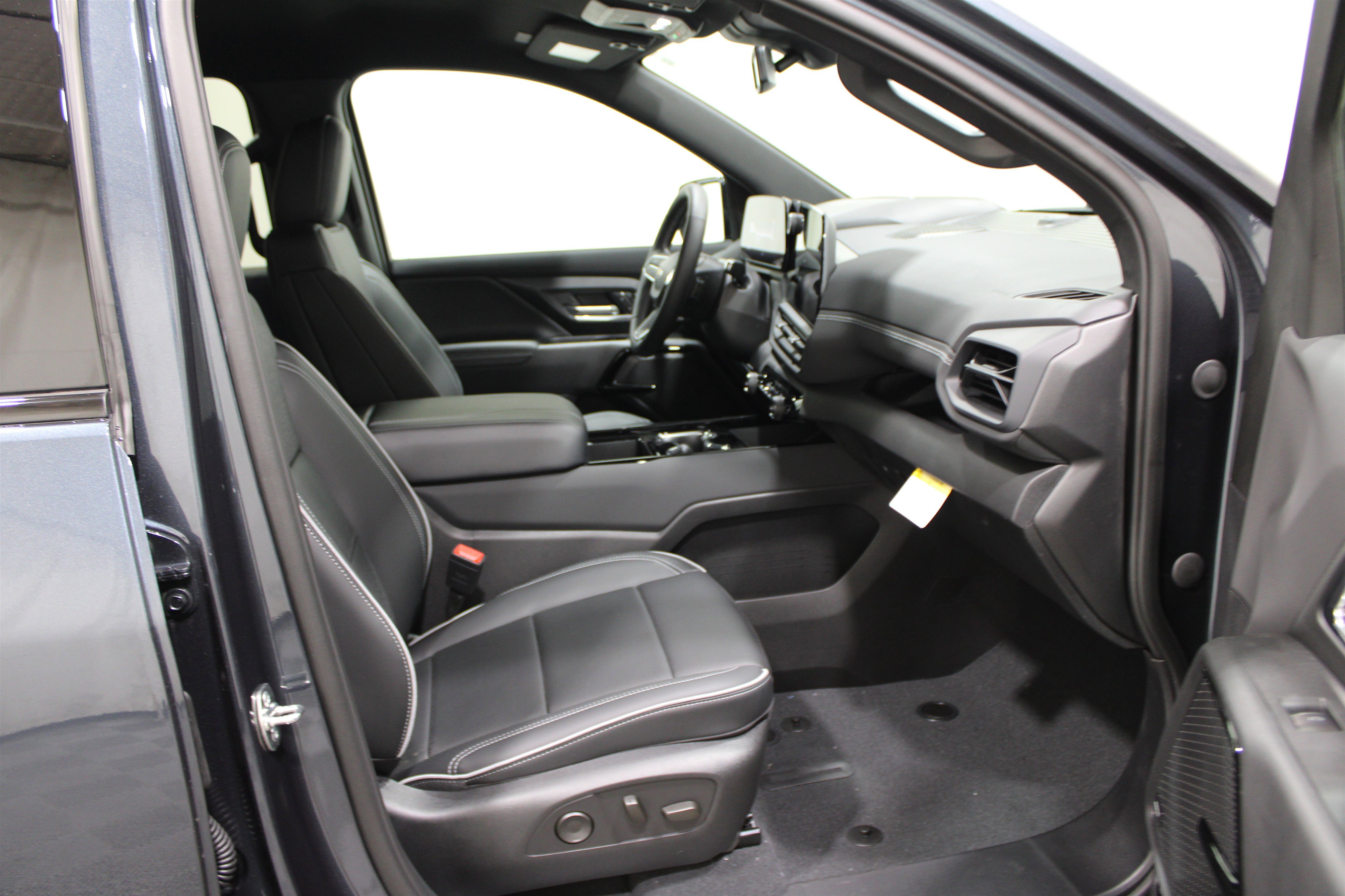 2025 Chevrolet Silverado EV LT photo 7