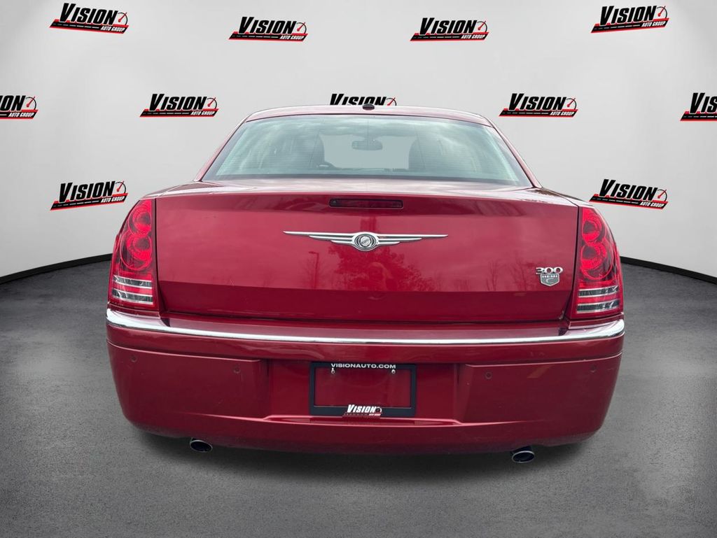2010 Chrysler 300 C photo 3
