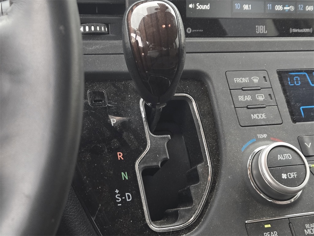 2019 Toyota Sienna Limited Premium photo 24