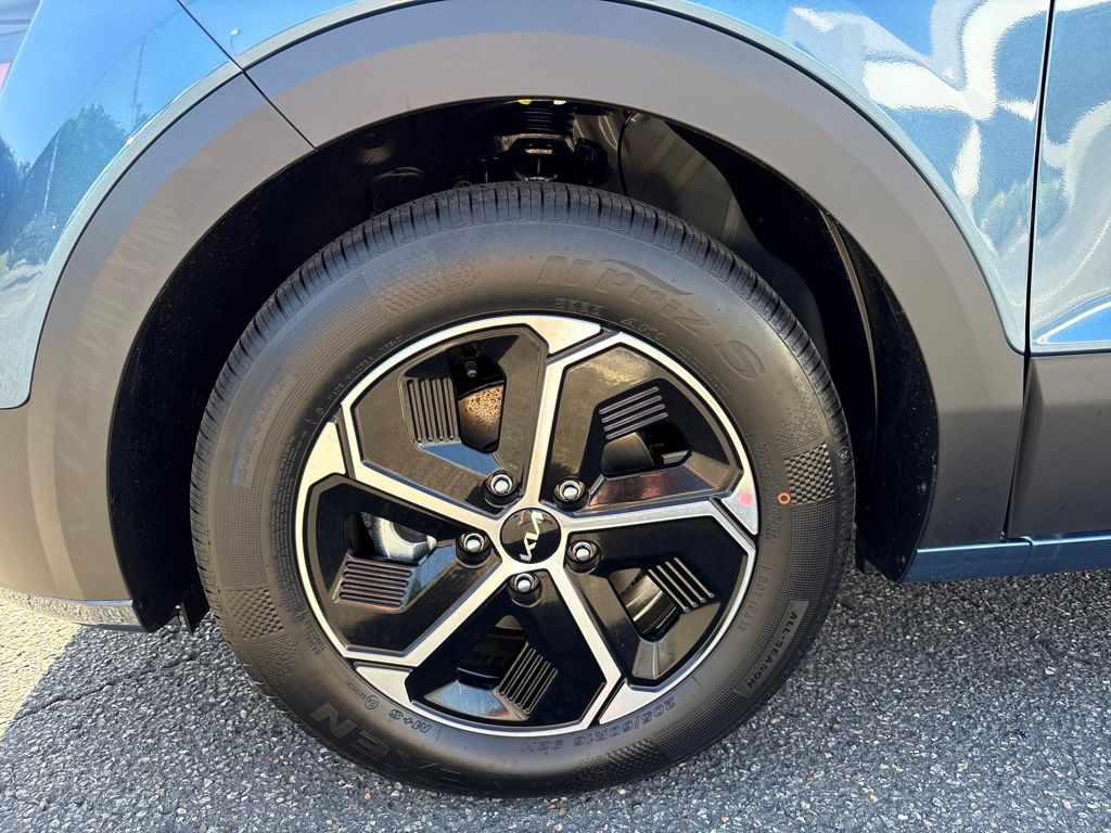 2025 Kia Niro EX photo 10