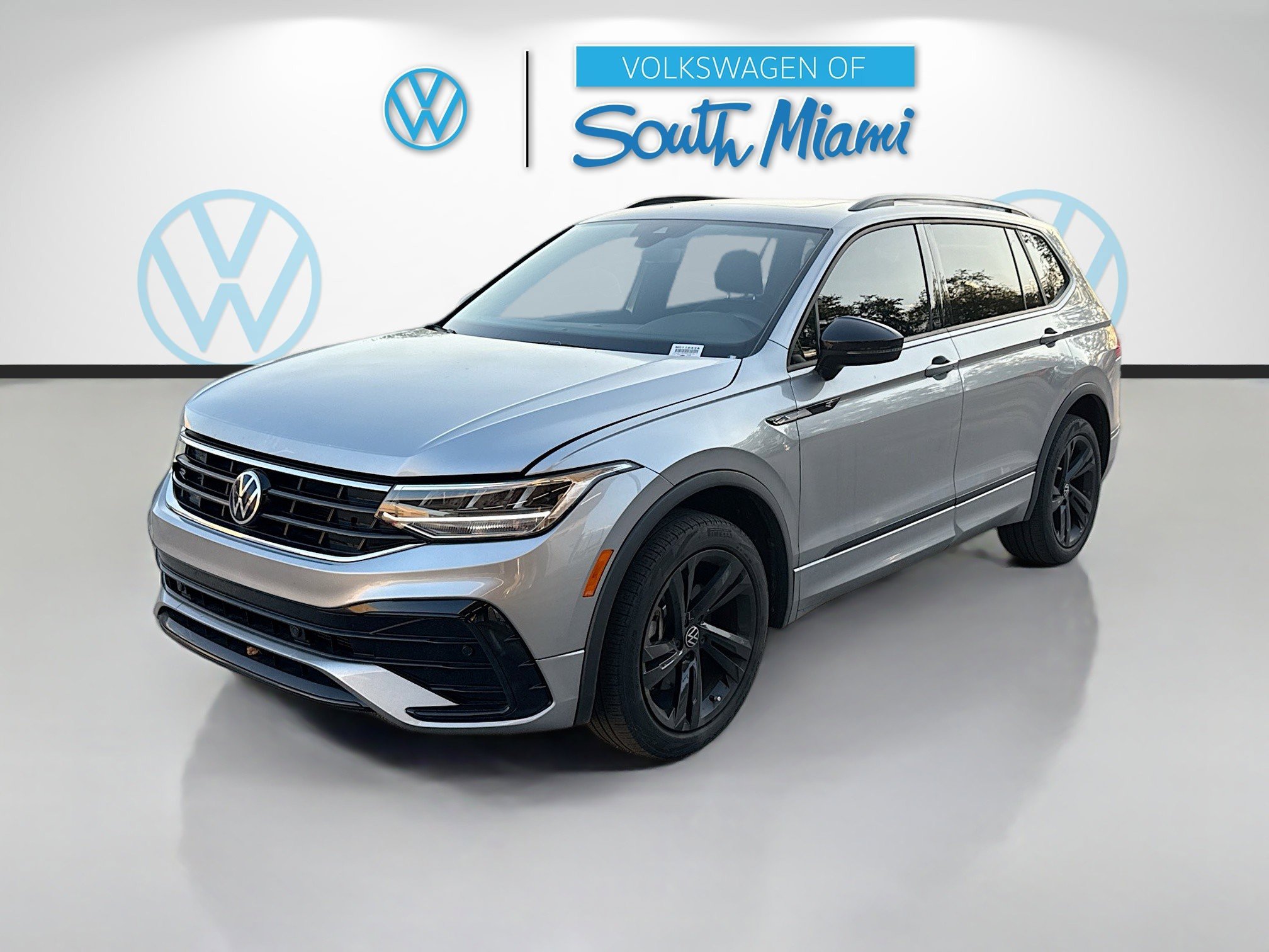 2023 Volkswagen Tiguan SE R-Line Black photo 3