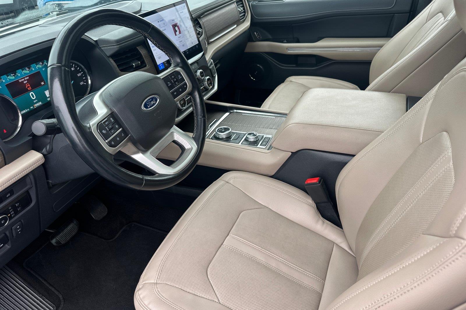 2023 Ford Expedition MAX Limited photo 2