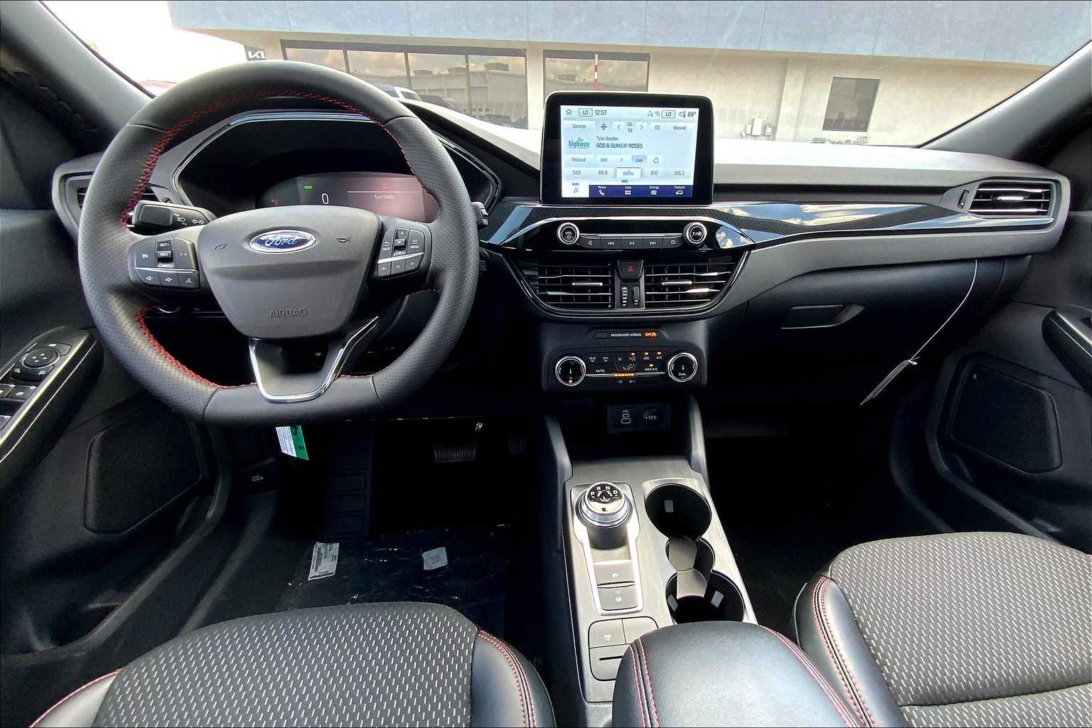 2025 Ford Escape ST-Line photo 5