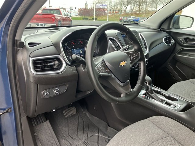 2024 Chevrolet Equinox LT photo 2