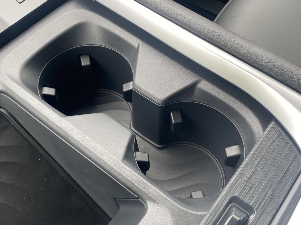 2025 Nissan Armada SV photo 25