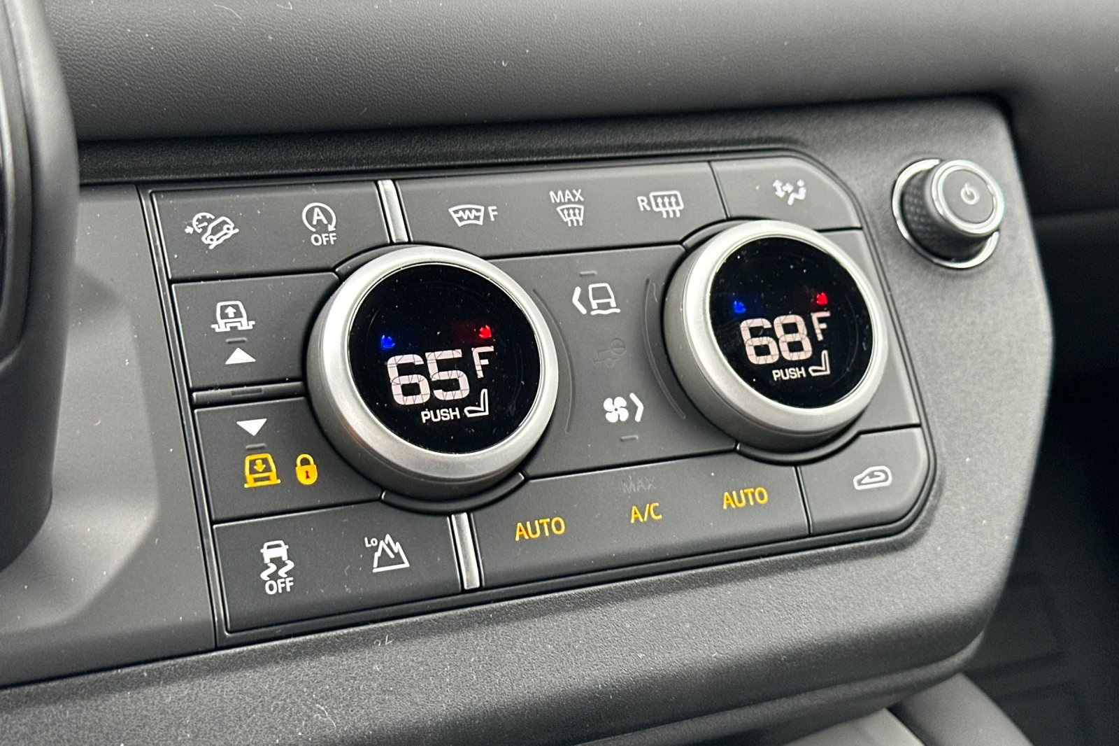 2025 Land Rover Defender 110 X photo 21