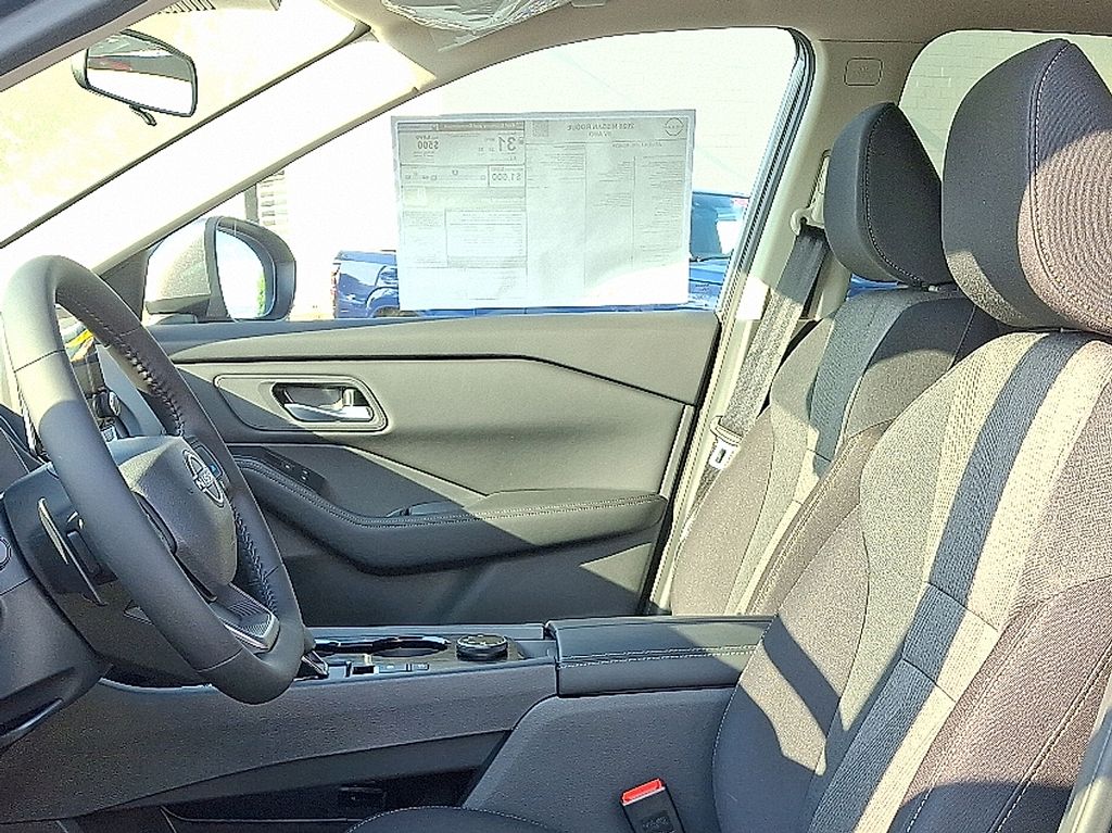 2026 Nissan Rogue SV photo 6