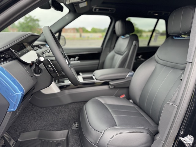 2025 Land Rover Range Rover SE photo 10