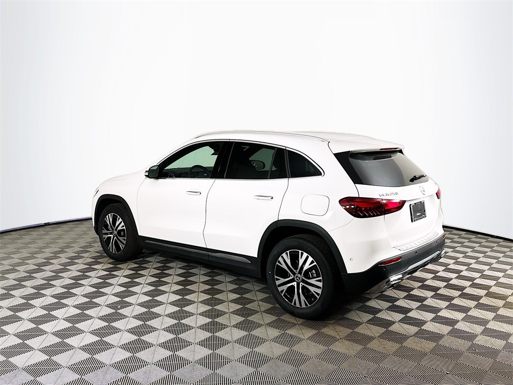 2026 Mercedes Benz GLA 250 4MATIC photo 3