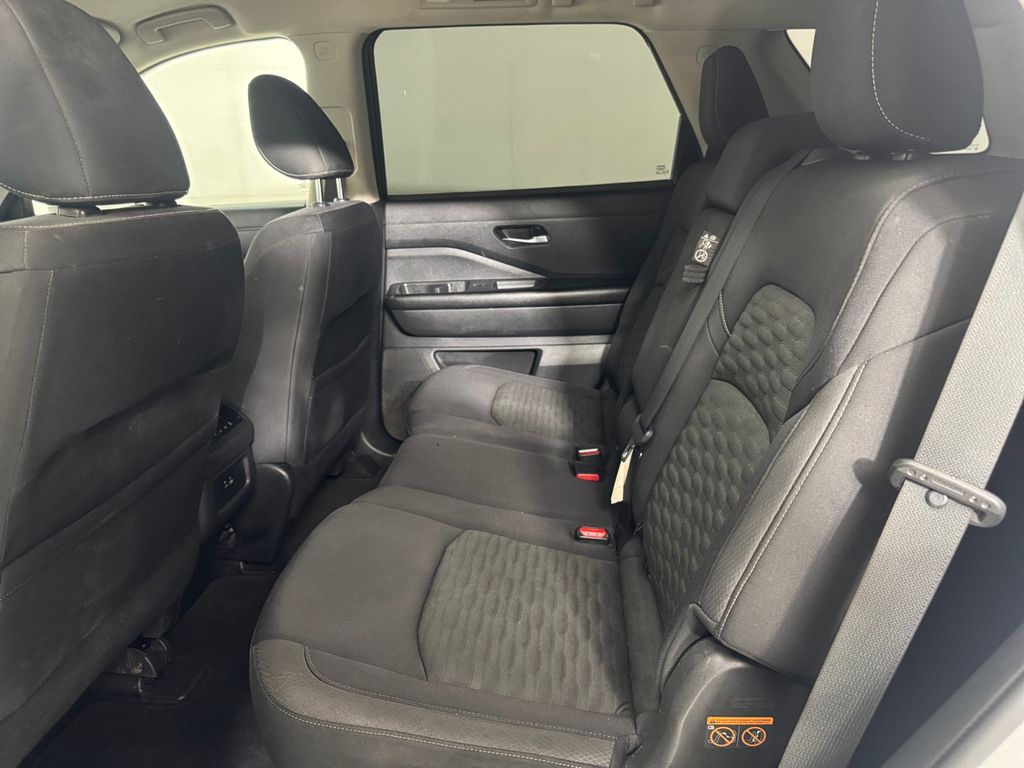 2022 Nissan Pathfinder S photo 19