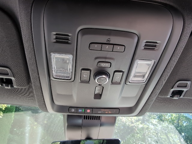 2024 Chevrolet Suburban Premier photo 32