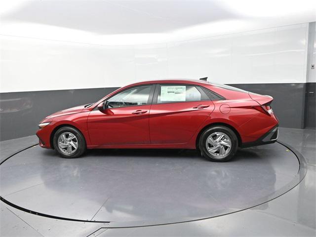 2025 Hyundai Elantra SE photo 5