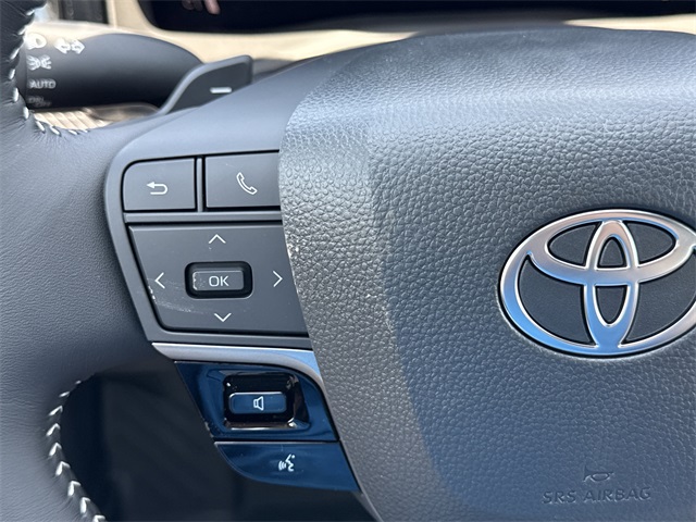 2025 Toyota Camry SE photo 18