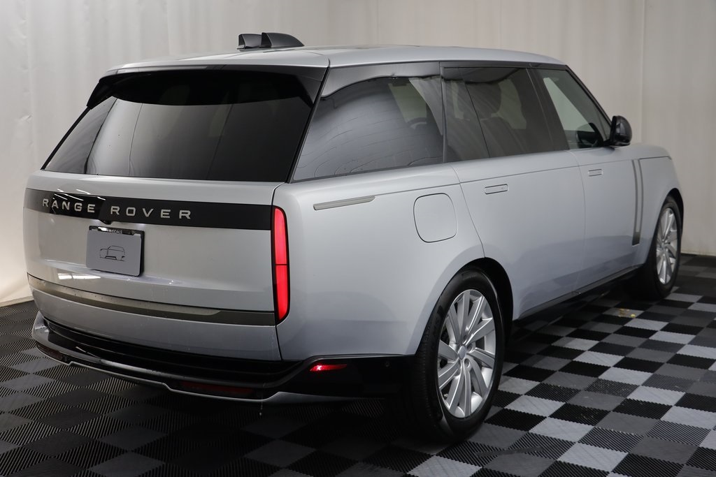 2025 Land Rover Range Rover SE photo 17