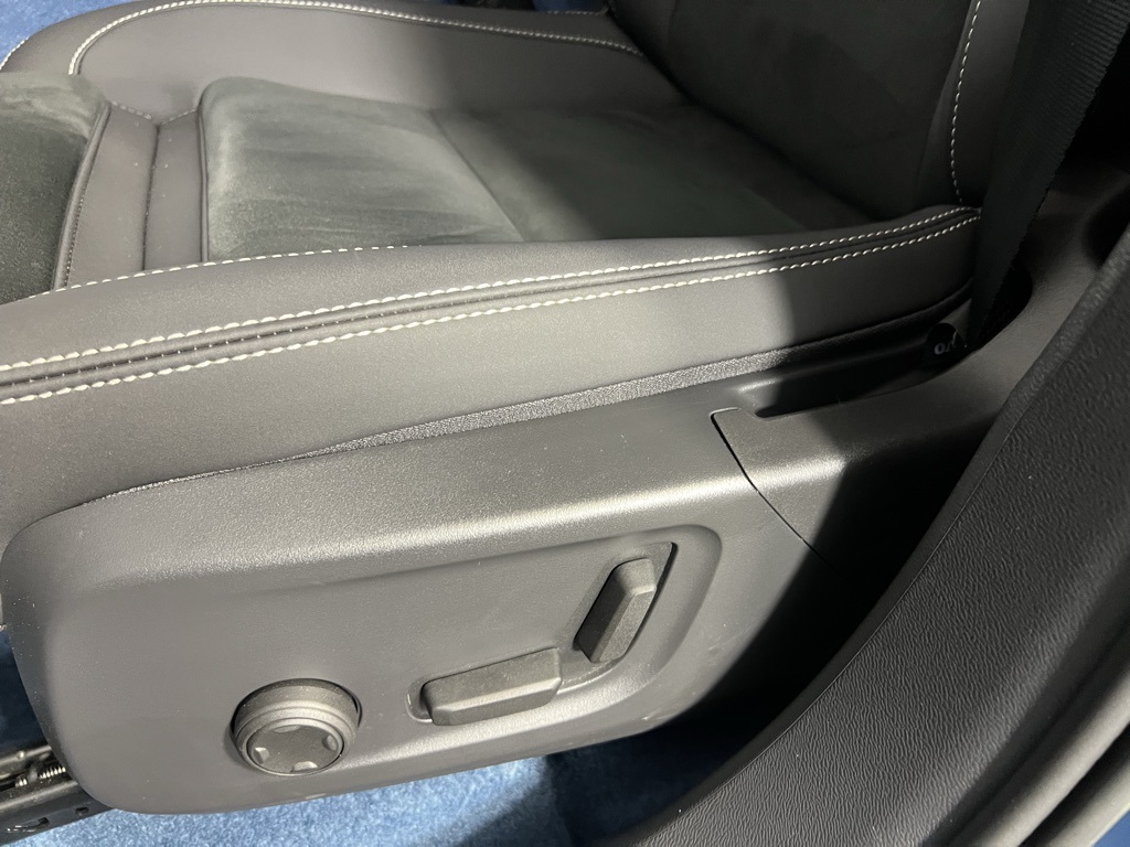 2023 Volvo XC40 Recharge Ultimate photo 22