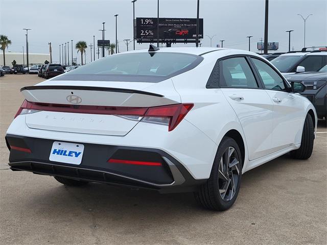 2025 Hyundai Elantra SEL Sport photo 4