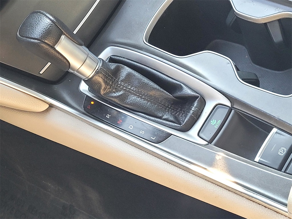 2019 Honda Accord LX photo 21