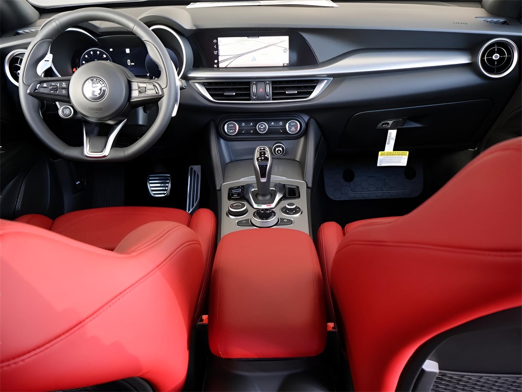 2025 Alfa Romeo Stelvio Sprint Base photo 12
