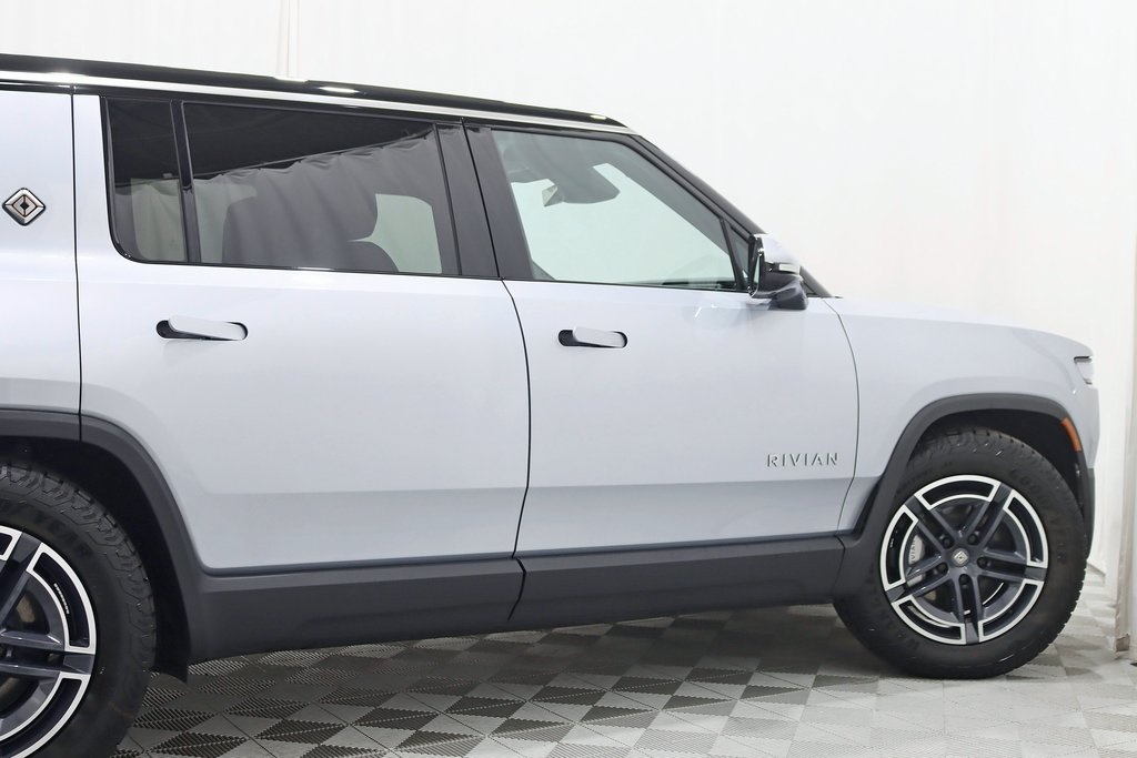 2025 Rivian R1S Adventure photo 8